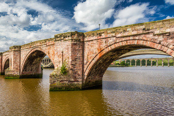 Fototapeta na wymiar Stary kamienny most w Szkocji