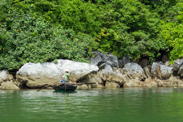Naklejka na ściany i meble Łód¼ rybacka w Ha Long Bay