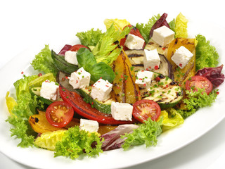 Salat mit Grillgemüse und Feta-Käse