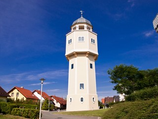 Wasserturm in einem Wohngebiet