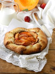 Haleta with pumpkin and apples