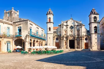 Foto op Plexiglas anti-reflex De kathedraal van Havana op een mooie dag © kmiragaya