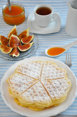 Frische Waffeln zum Frühstück