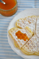 Frische Waffeln zum Frühstück