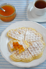 Frische Waffeln zum Frühstück