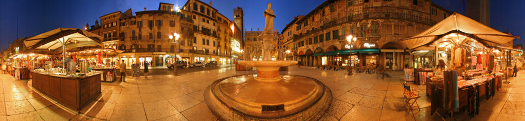 Verona, piazza Erbe a 360 gradi