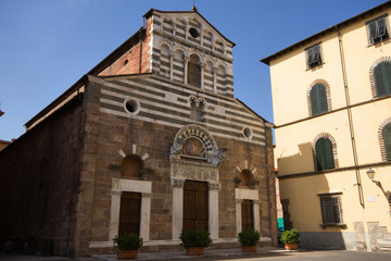 Fototapeta na wymiar Kościół San Giusto - Lucca