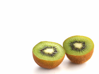 Fototapeta na wymiar Kiwifruit isolated on white background