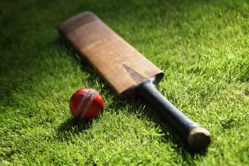 Photo sur Plexiglas Sports de balle Batte de cricket et balle