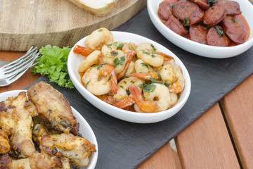 Tapas: pollo al ajillo, gambas pil pil & chorizo al vino.