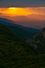 Fototapeta na wymiar Fucino Valley (Abruzja, Włochy) Zachód słońca z Gioia dei Marsi