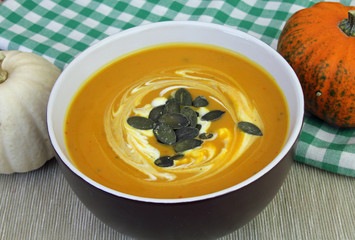 Kürbiscremesuppe mit Kürbiskernen