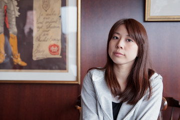 若い女性 カフェイメージ