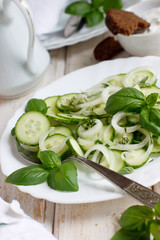 Pickled onion salad with fresh basil