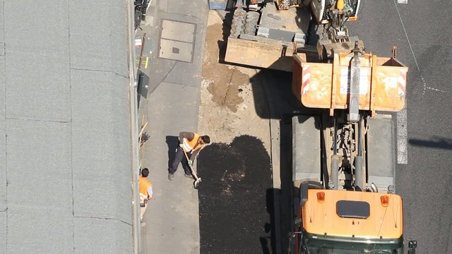 Baustelle mit Arbeiter - Zeitraffer