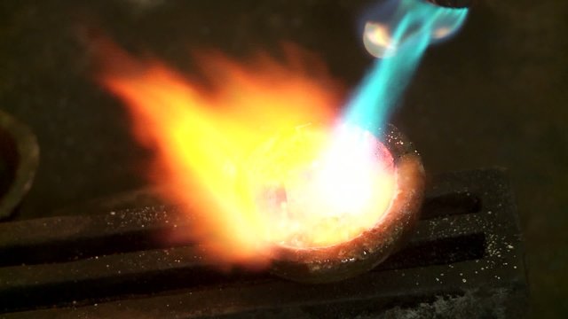 Metall einschmelzen - Flamme