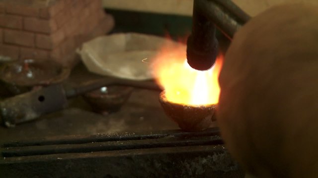 Metall einschmelzen - Flamme