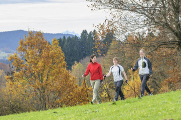 Walkerinnen beim fröhlichen Workout