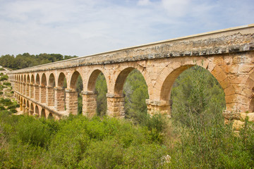 Fototapeta na wymiar Piękny widok z rzymskiego akweduktu Pont del Diable w Tarragonie