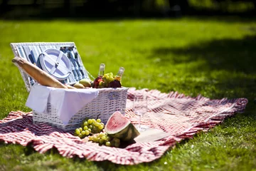 Fotobehang Picknick Perfect eten in de tuin. picknick