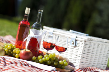 Obraz premium Perfect food in the garden. picnic