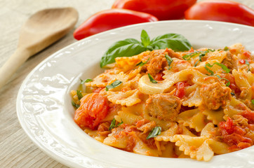 Farfalle topped with tomato sauce, tuna and basil