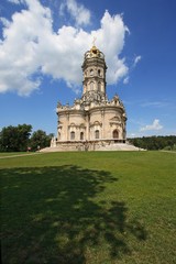 Fototapeta na wymiar Church of the Blessed Virgin in Dubrovitsy, Russia