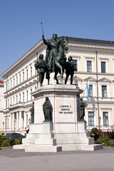 München Denkmal Ludwig I. auf der Leopoldstraße