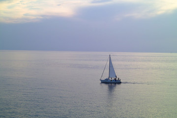 Obraz premium A small sailing yacht in the sea