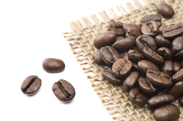 麻の布とコーヒー豆