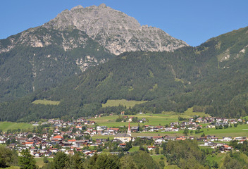 Fototapeta na wymiar Blick auf den Ferienort Telfes im Stubaital in Tirol