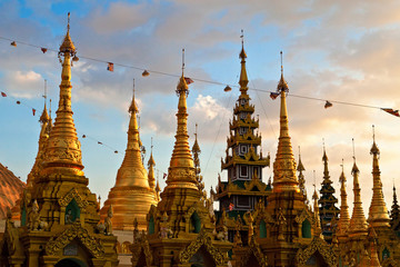 Shwedagon Paya - obrazy, fototapety, plakaty