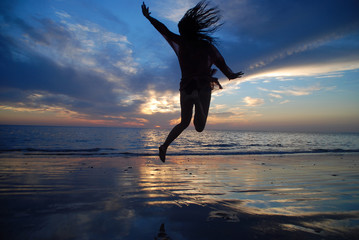 CHICA, SALTO, PLAYA