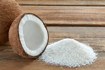Fototapeta na wymiar coconut uziemione suszone jedzenie owoców płatki