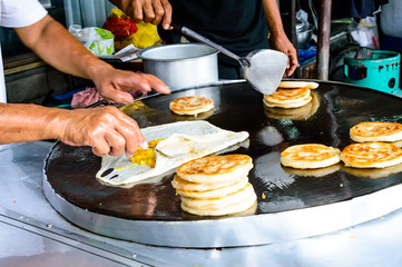 Make Indian Food Gourmet Southern Flat Bread Fry Pan roti.