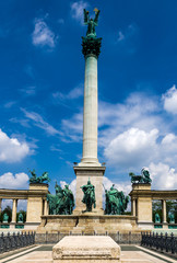 Fototapeta na wymiar Plac kolumna Bohaterów w Budapeszcie