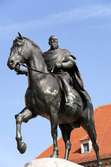 Fototapeta na wymiar Konny pomnik księcia Luitpold Bawarii w Monachium