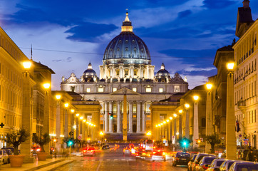 Fototapeta premium Front View of Saint Peter's Basilica