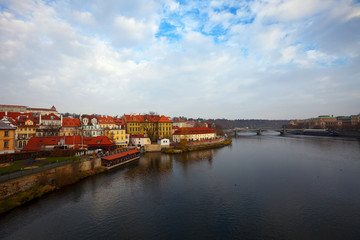 Fototapeta na wymiar Praga z mostu Karola