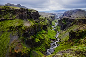 Gordijnen Thorsmork-bergencanion en rivier, dichtbij Skogar, IJsland © Martin M303
