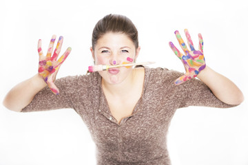Mädchen mit Fingerfarben