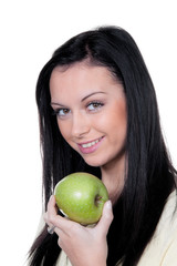 Frau mit Apfel, Obst und Vitaminen bei Diät