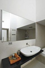 dettaglio del lavabo nel bagno moderno,