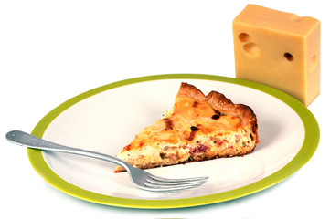 Morceau de gruyère et part de tarte