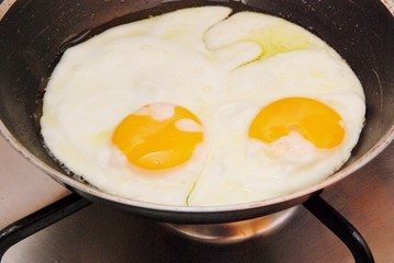 uova fritte in tegamino