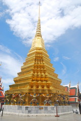 Naklejka premium Pagoda and Blue Sky