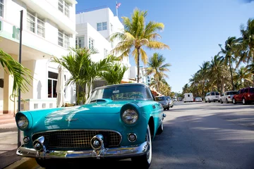 Photo sur Plexiglas Vielles voitures Vue sur Ocean Drive avec une voiture ancienne