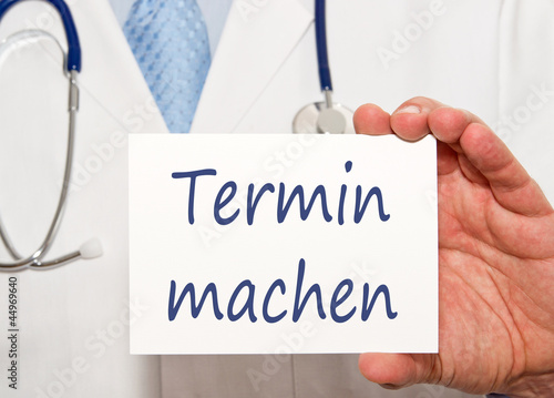 "Termin machen  Arzt mit Schild" Stockfotos und lizenzfreie Bilder auf