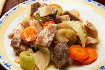 bollito di muso di bovino adulto con ortaggi