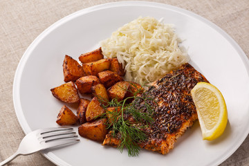 Łosoś pieczony w ziołach